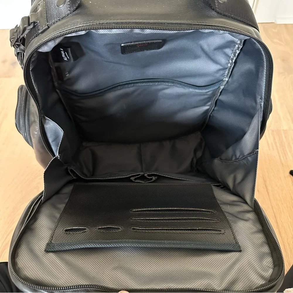 🆕Tumi Alpha 2 Leather Business Class Brief Pack